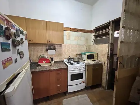 Navarro 6200, casa de dos dormitorios, pequeño patio.