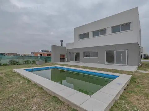 Casa en Alquiler Temporal con 2 cocheras