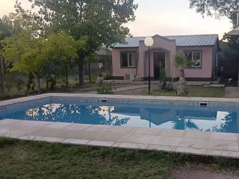 VENTA Casa con pileta y quincho en  El Carrizal
