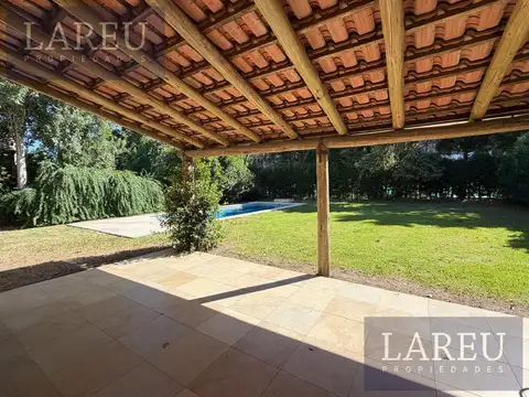 Casa en Venta con 3 cocheras