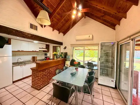 Casa 5 ambientes con 2 baños