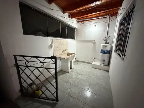 Depto Tipo Casa en Alquiler en Wilde, $ 650.000