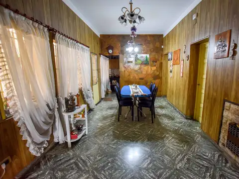 Casa 6 ambientes con 1 baño