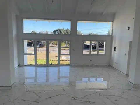 Local en Alquiler en Arguello, $ 2.100.000