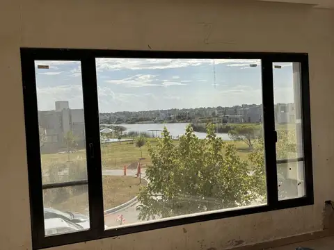 Casa a estrenar de 4 dormitorios en Naudir Escobar