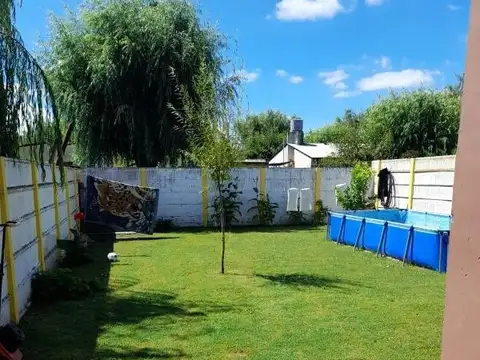 Casa en venta - 2 Dormitorios 1 Baño 1 Cochera - 290Mts2 - Las Flores