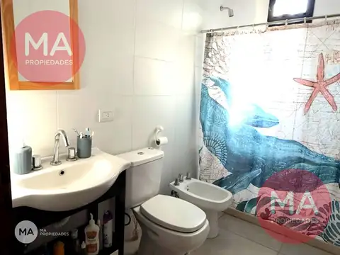 Casa 2 ambientes con 2 baños