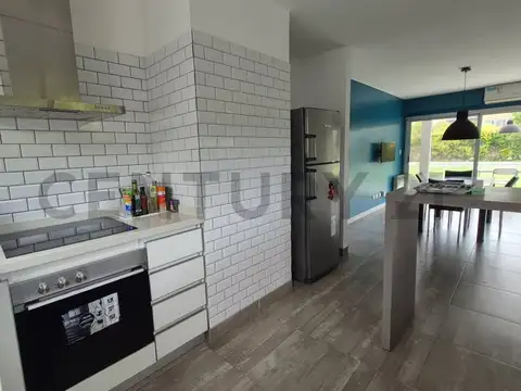Casa en Venta con 3 cocheras