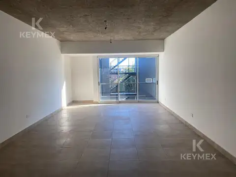 Venta Oficina con 2 Cocheras - Pilar