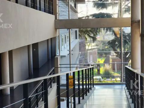 Venta Oficina con 2 Cocheras - Pilar