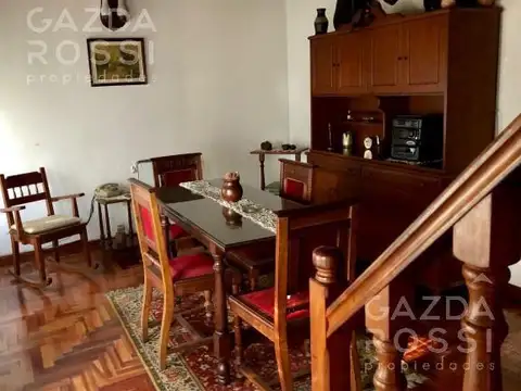 Casa en Venta con 2 cocheras
