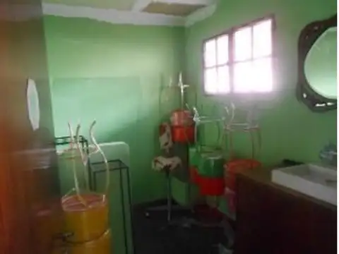 AMPLIO LOCAL COMERCIAL DESARROLLADO EN 2 PLANTAS