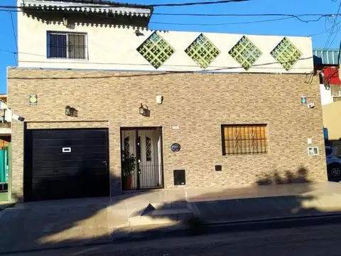 Casa Multifamiliar en venta - 7 Dormitorios 3 Baños - San Miguel