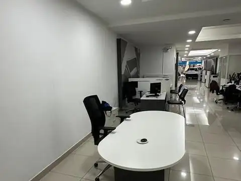 Local en Alquiler en Retiro, $ 4.000.000