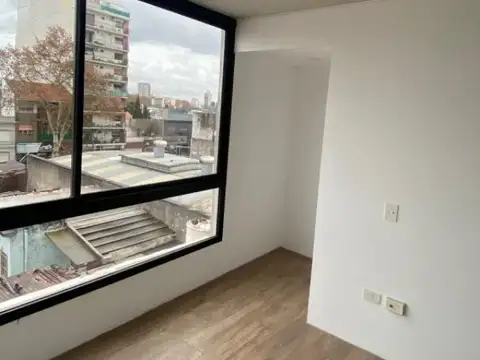 Departamento 2 ambientes al frente  