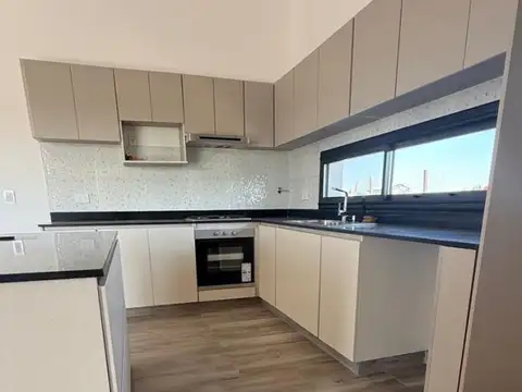 Casa en Venta con 4 cocheras