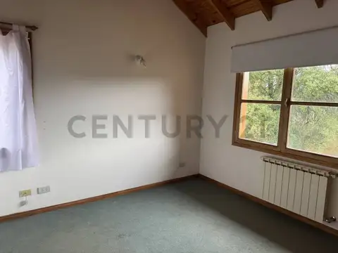 Casa en Alquiler con 1 cochera