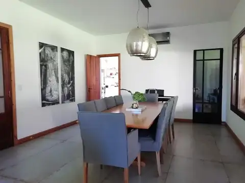 Casa en Alquiler Temporal con 3 cocheras