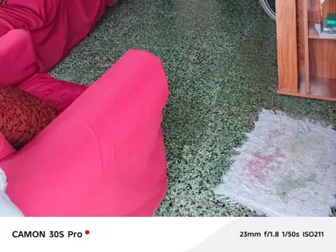 Casa de 3 Ambientes con Cochera, Patio y Departamento al Fondo en Isidro Casanova