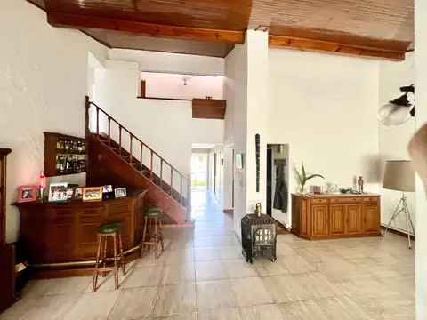 Casa 5 ambientes con 3 baños
