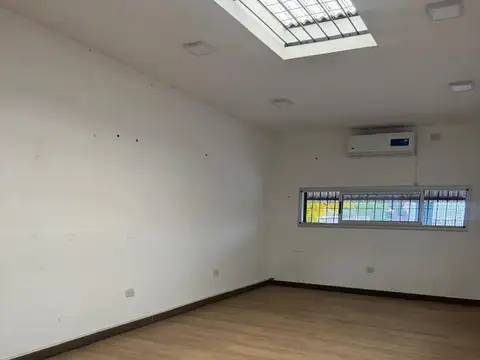 OPORTUNIDAD! Galpón en venta con excelente ubicación