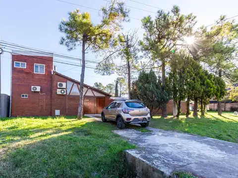CASA DE 1 DORMITORIO CON COCHERA Y PISCINA EN VENTA FISHERTON