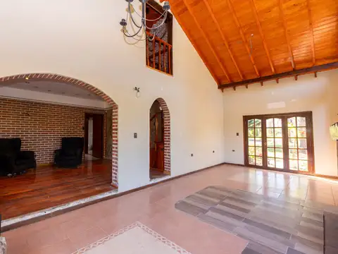 CASA TIPO CHALET EN VENTA ARANA CON PILETA