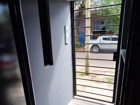 Local en Venta Via Púb.