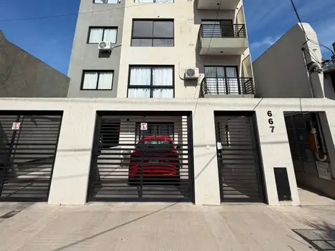 Depto 2 amb al Frente con Balcón y Cochera