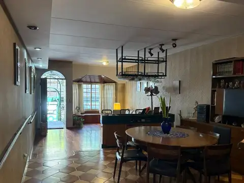 Depto Tipo Casa en Venta con 2 cocheras