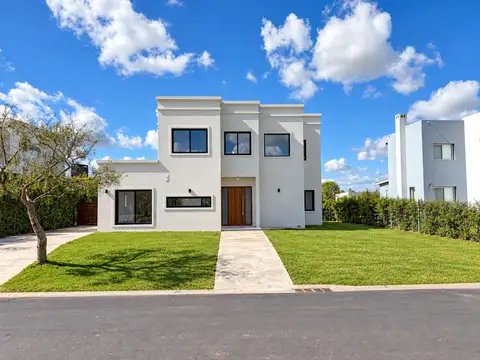Moderna casa en  El Cantón Nort, con costa de lago