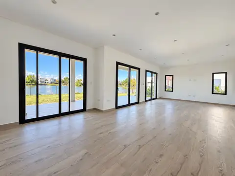 Casa 5 ambientes con 3 baños