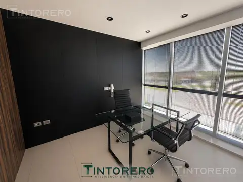 Oficina en Alquiler con 1 cochera