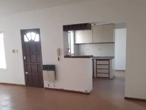 CASA INTERNA 2 DORMITORIOS DE PASILLO -  ECHESORTU