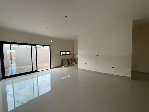 Casa 3 ambientes con 1 baño