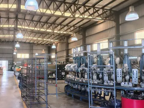ALQUILER DE GALPON EN PREDIO INDUSTRIAL. POCITO