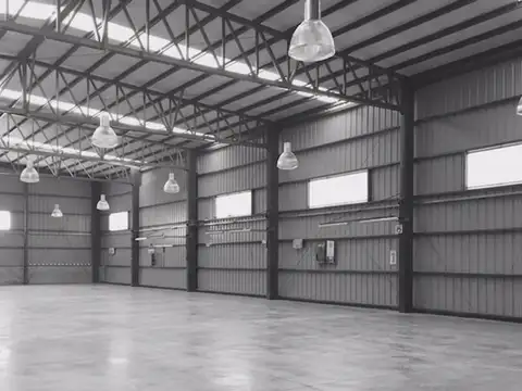 ALQUILER DE GALPON EN PREDIO INDUSTRIAL. POCITO