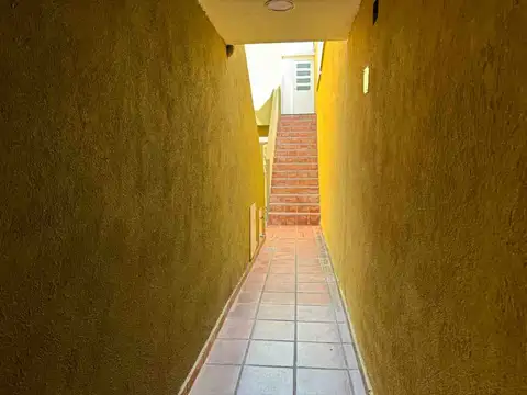 Depto Tipo Casa en Venta con 1 cocheras
