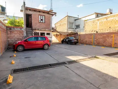 LOCAL EN VENTA SOBRE AV. EX COMBATIENTES ZONA SUR