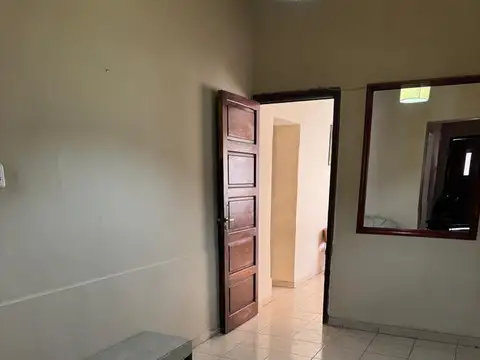 Casa 7 ambientes con 1 baño