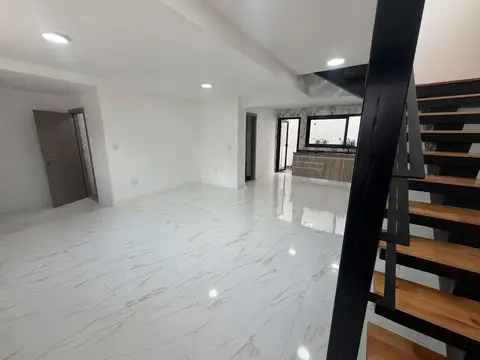 Depto Tipo Casa 5 ambientes con 4 baños