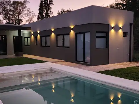 Casa 5 ambientes con 2 baños