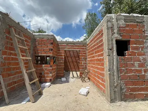 VENTA CASA 4 AMB. - B. SAN RAMON - PILAR DEL ESTE