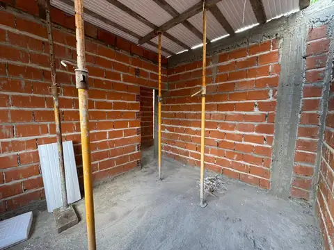 Casa 4 ambientes con 2 baños