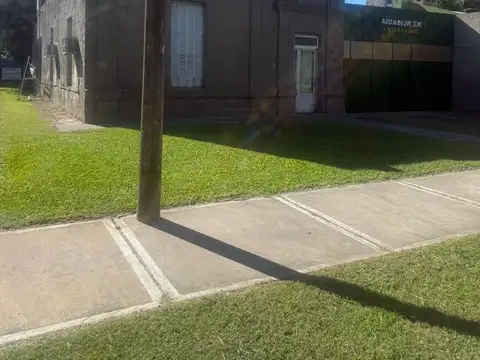 Casa 7 ambientes con 1 baño