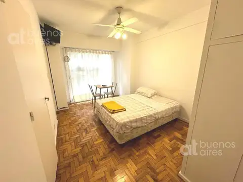 French al 2800, entre Agüero y Austria