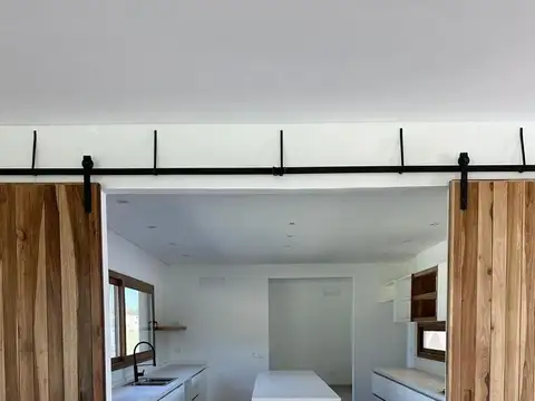 Casa 6 ambientes con 4 baños