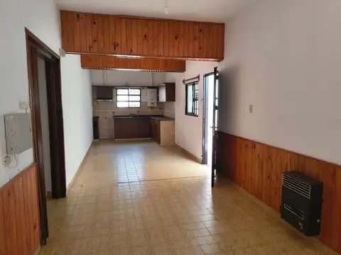 Casa 6 ambientes con 2 baños