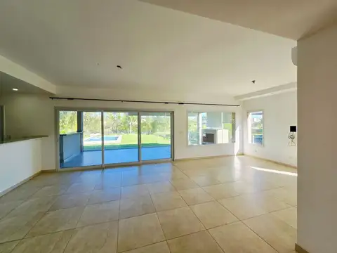 CASA EN VENTA EN SANTA ELENA - PILAR DEL ESTE