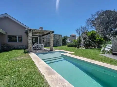 Casa 5 ambientes con 4 baños